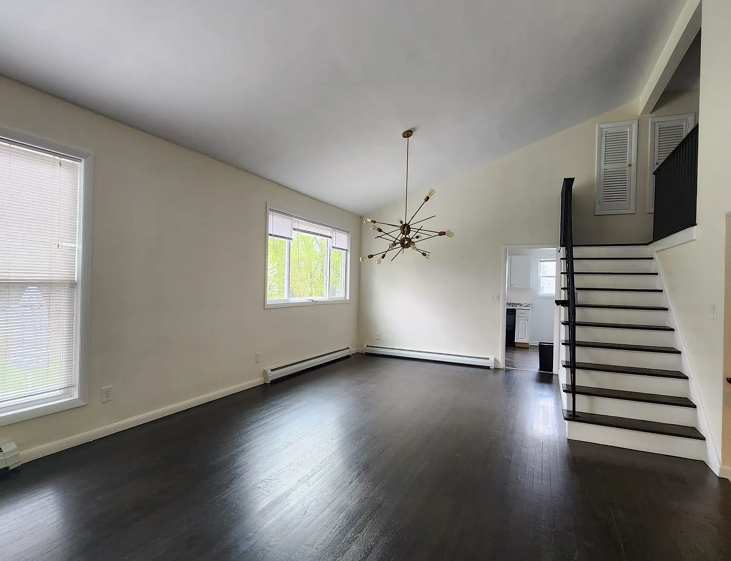 4 bed, 2259 sqft, $4,100 — Photo 3