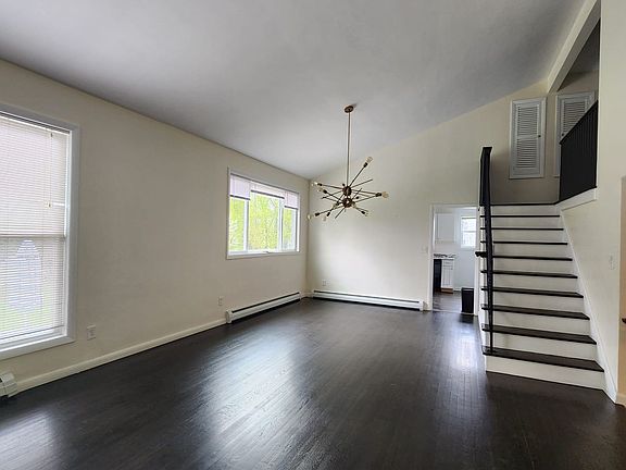 3rd image of 650 Bunker Hill Ave