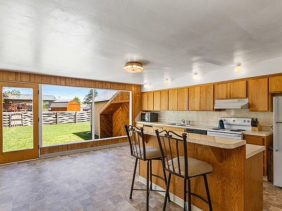5th image of 1124 NE McRae Ct