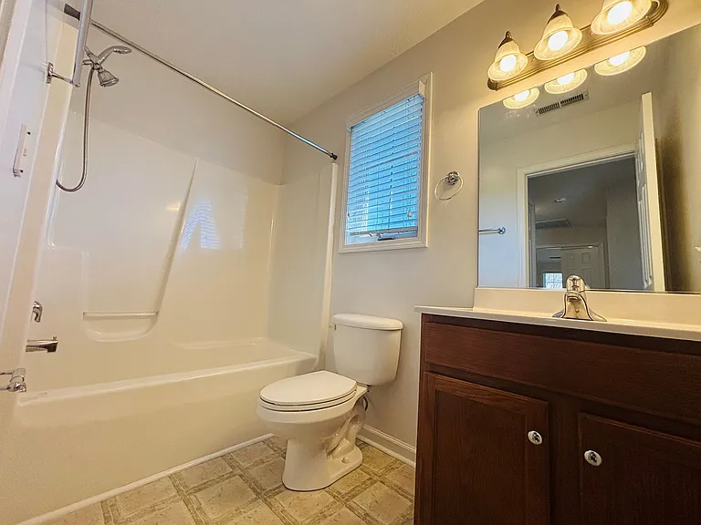 200 Meadow Dr — Photo 20