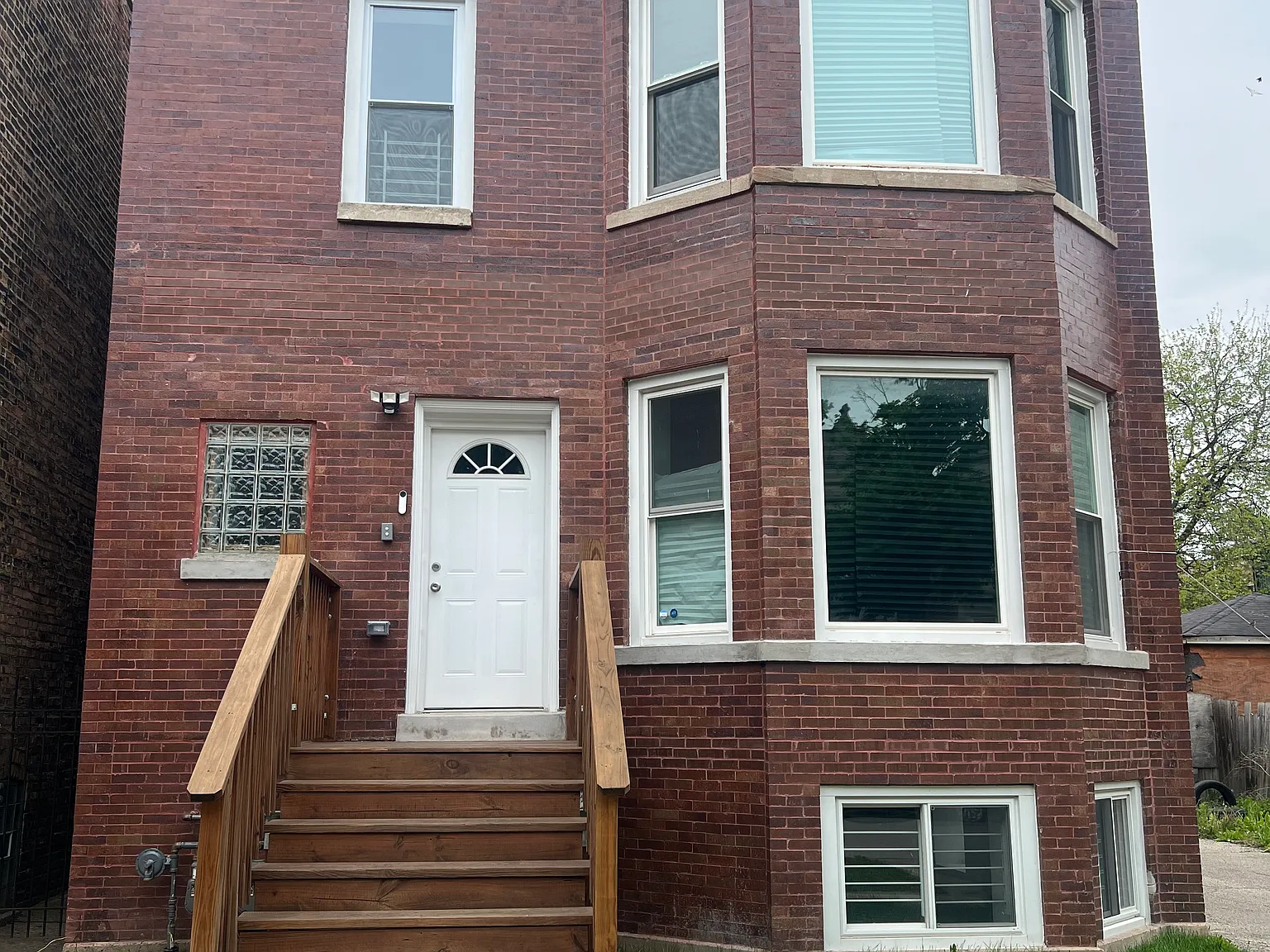 2 bed, 650 sqft, $1,600 — Photo 1