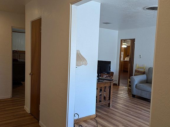 4th image of 611 S Plains Park Dr