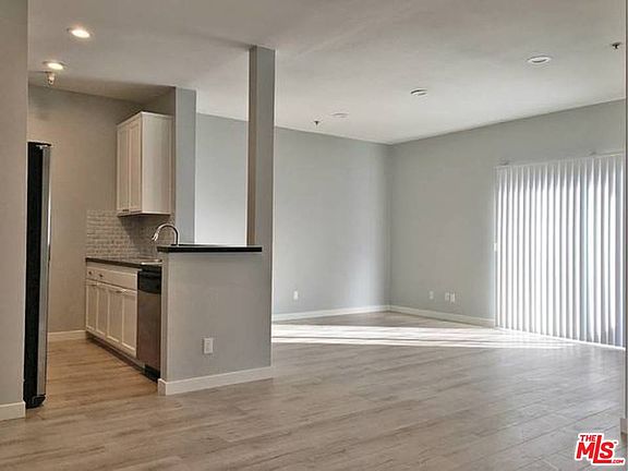 2nd image of 10650 Moorpark St APT 310
