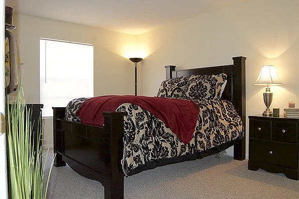 Cambridge Apartments — Photo 7
