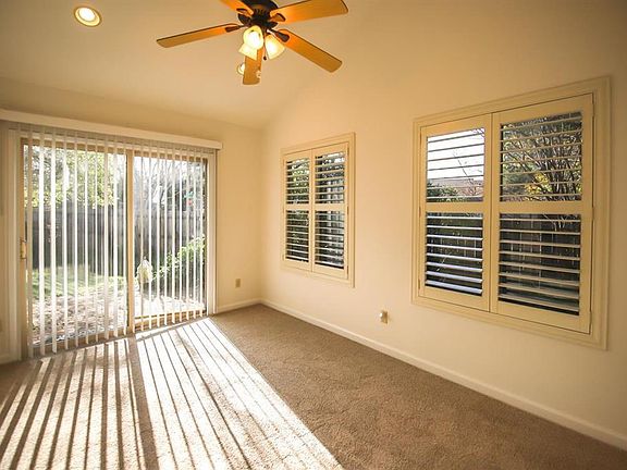 5th image of 3500 Larchmont Dr