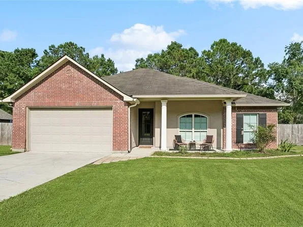 320 Coconut Palm Dr, Madisonville, LA 70447