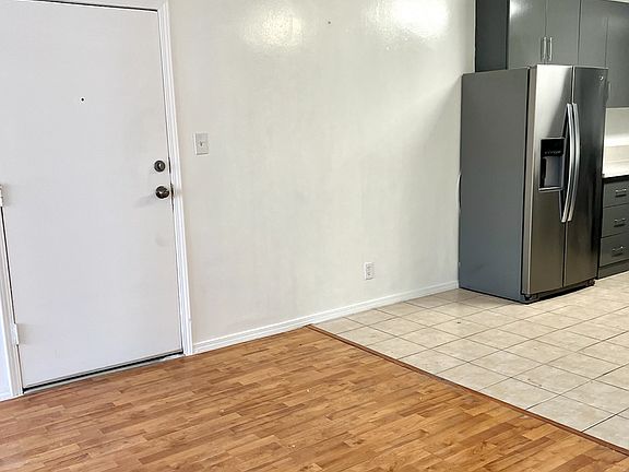 4th image of 14808 Blythe St #10