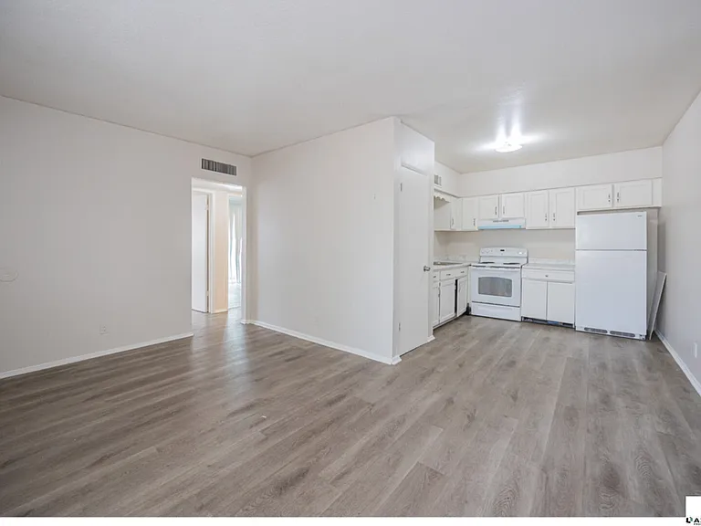 2352 E Broadway Rd #A — Photo 2