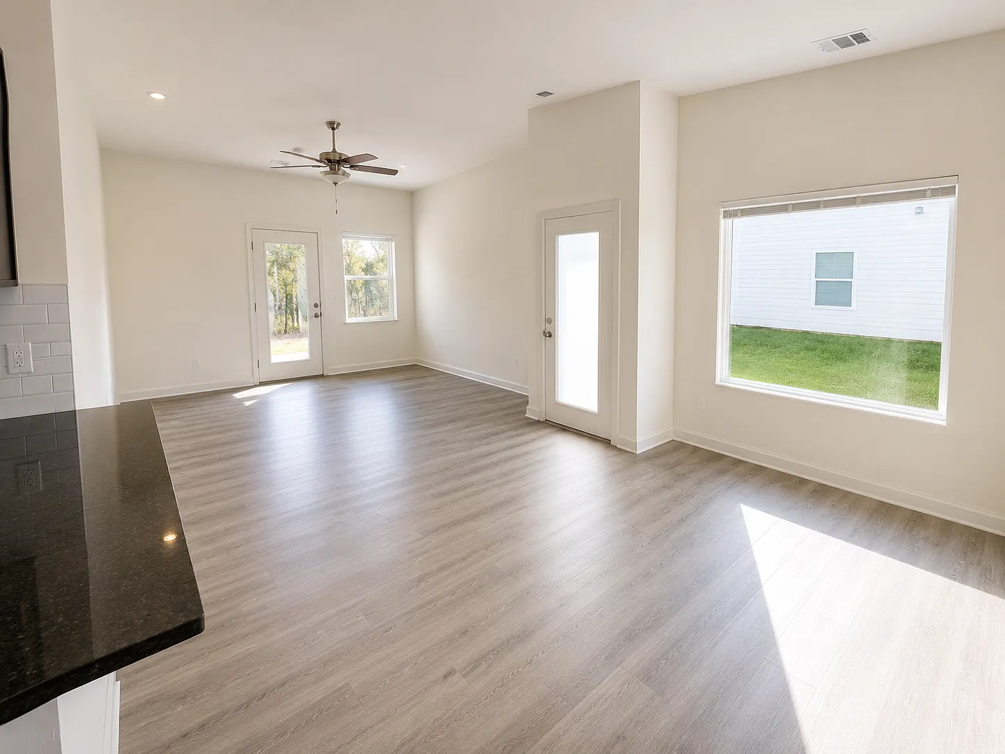 4 bed, 1380 sqft, $1,595 — Photo 2