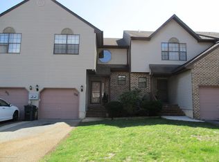 374 Oak Knoll Dr, Manalapan, NJ 07726