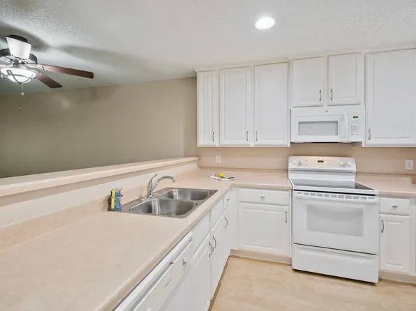 Somerset Oaks Apartments and Townhomes