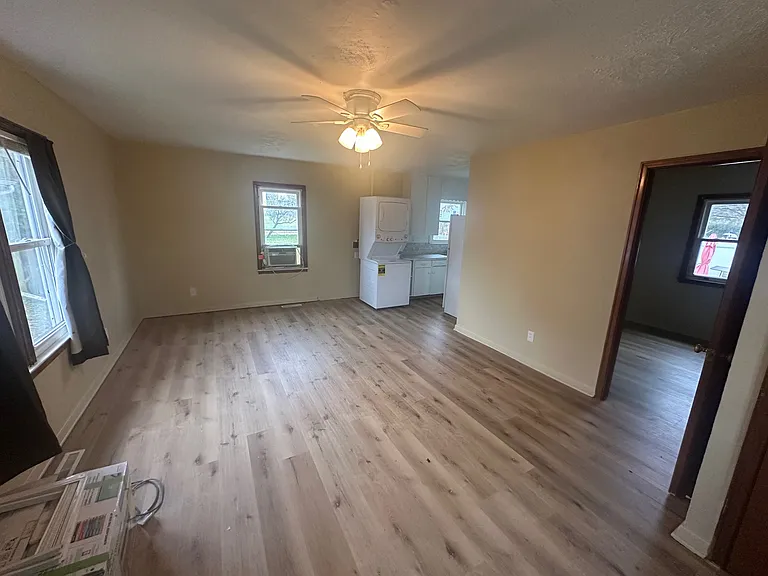1519 Douglas Ave — Photo 2