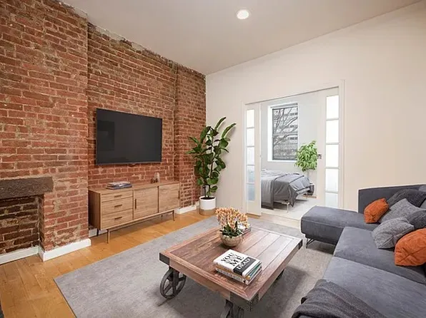 418 W 49th St APT 3B, New York, NY 10019