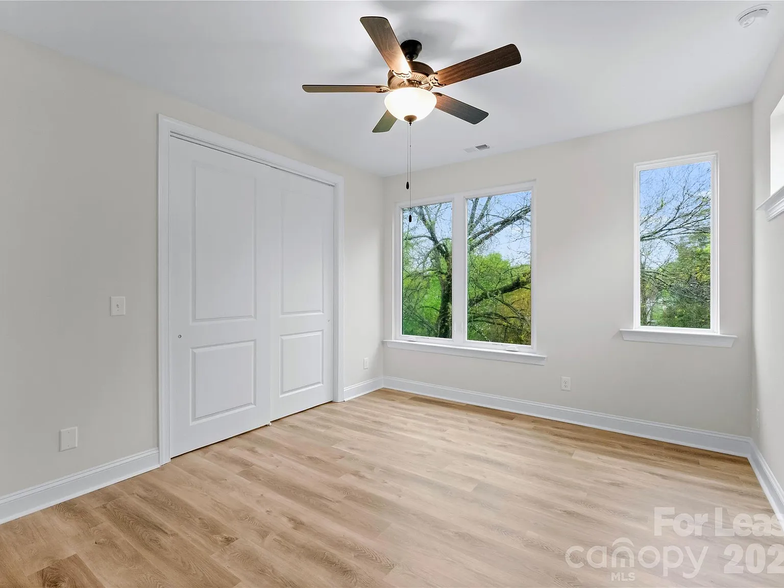 3 bed, 3.5 bath, $2,400 — Photo 2