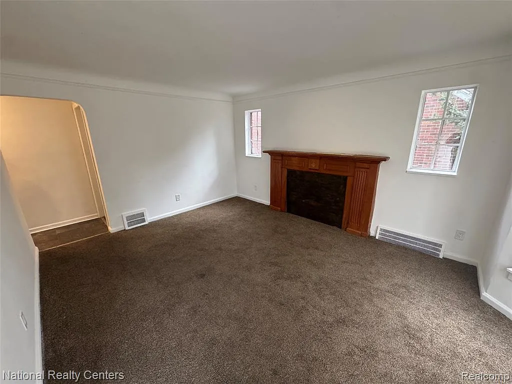 2 bed, 1.0 bath, 814 sqft, $950 — Photo 2