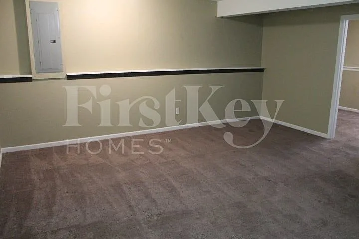 3 bed, 2.0 bath, 1296 sqft, $1,800 — Photo 2