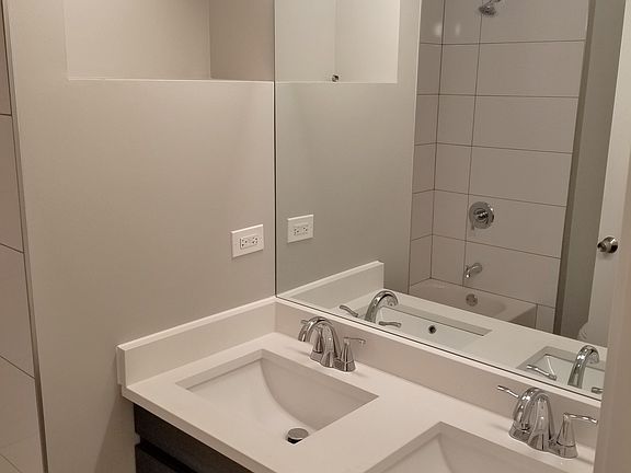 4th image of 1246 W Chicago Ave #1R