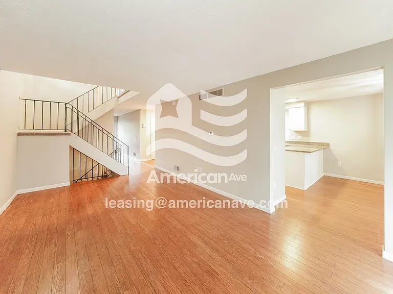 996402_002_wm_-_living_room_13252637.jpg
