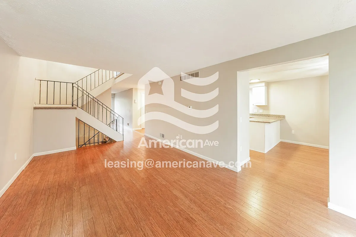996402_002_wm_-_living_room_13252637.jpg - 30 Tilegate Gln