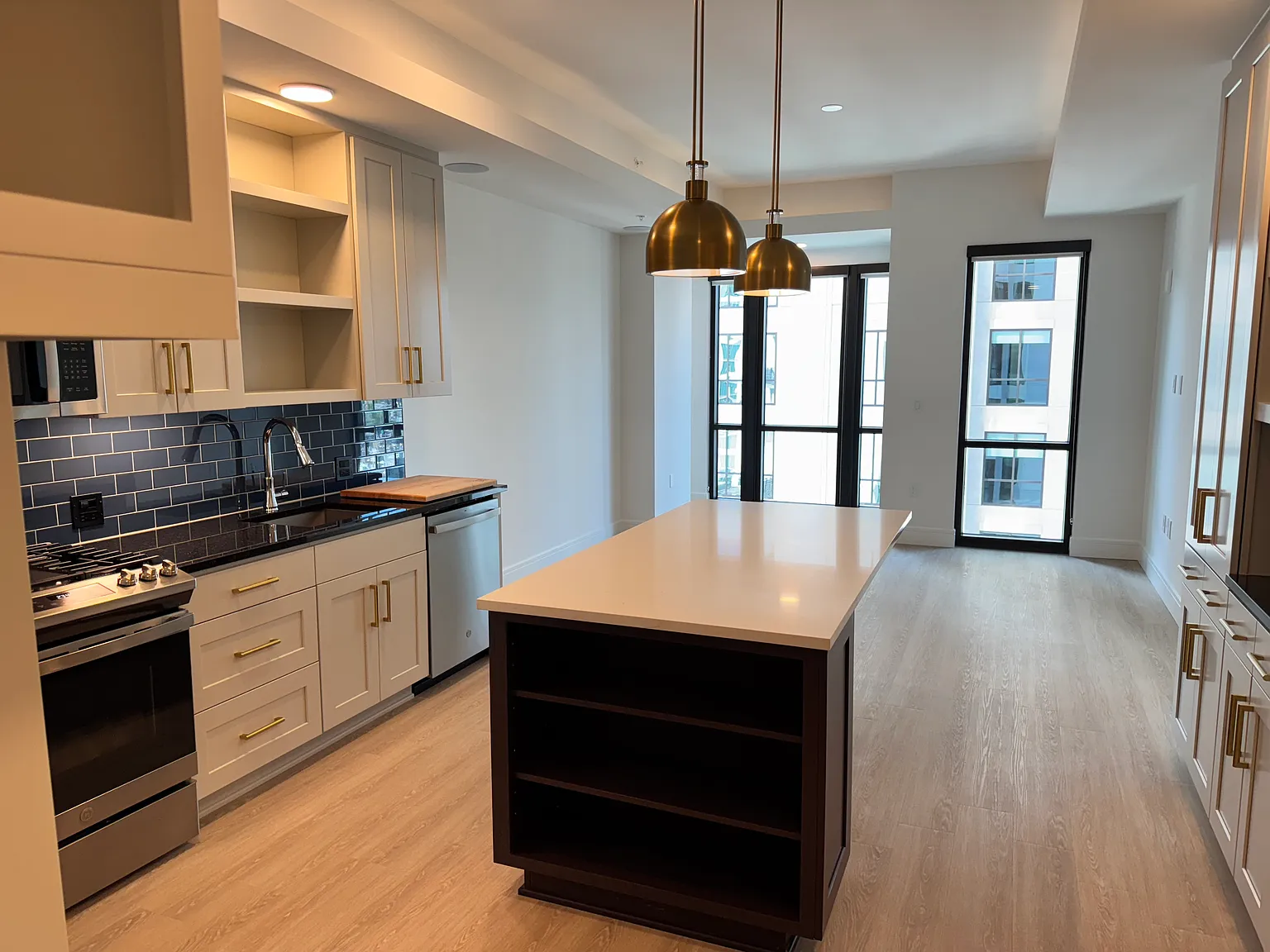 1 bed, 835 sqft, $2,950 — Photo 4