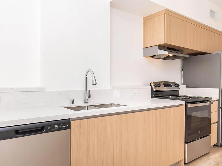 Woodlake Apartments — Photo 42