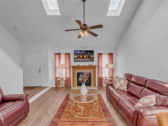 3rd image of 13 Hackberry Pl