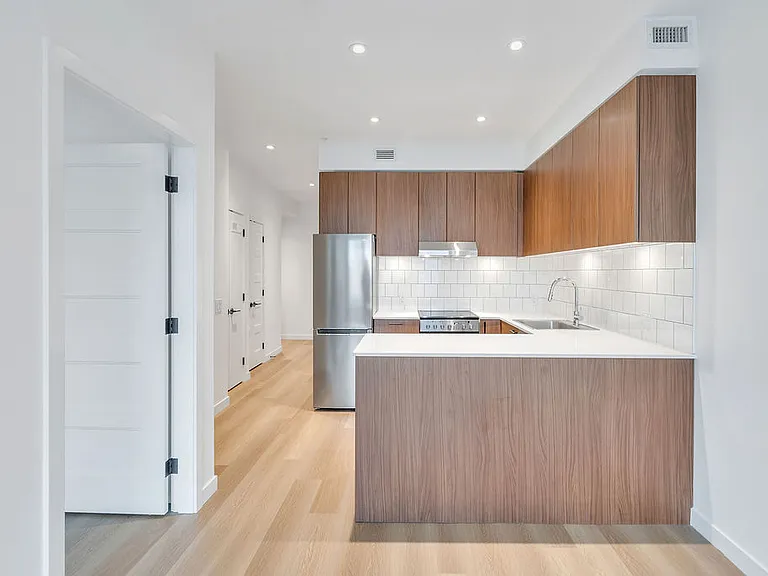 3455 Hastings St E — Photo 79