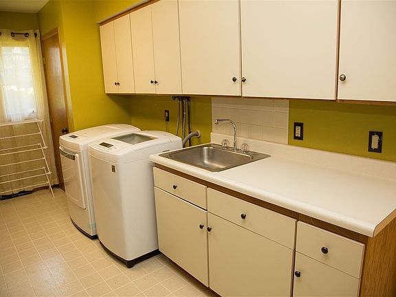 5th image of 2385 Clarke Crest Dr