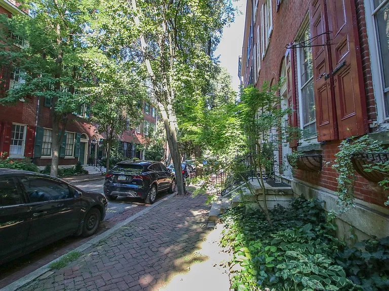 1018 Clinton St #3R — Photo 16
