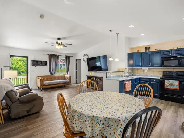1545 E Emma Ave, Des Moines, IA 50320