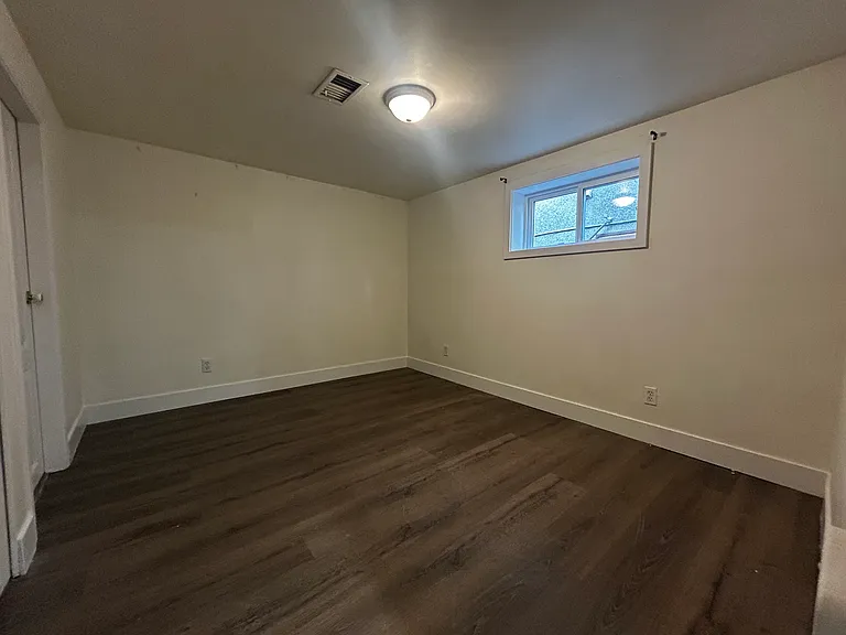 1216 Edinburgh St — Photo 13