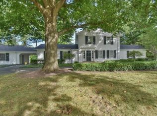 308 Country Club Dr NE, Country club, OH