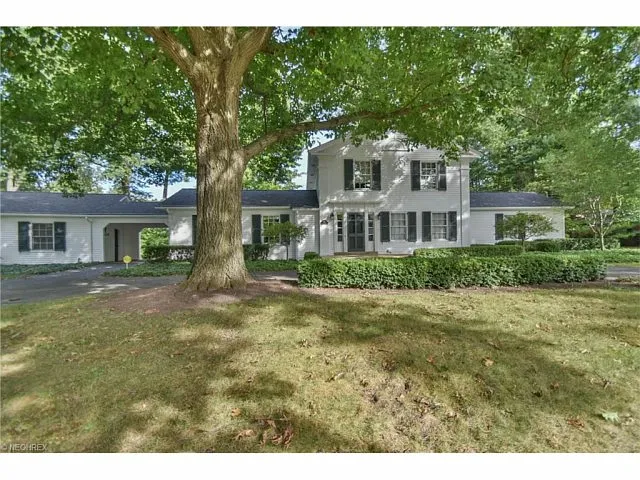308 Country Club Dr NE photo 1