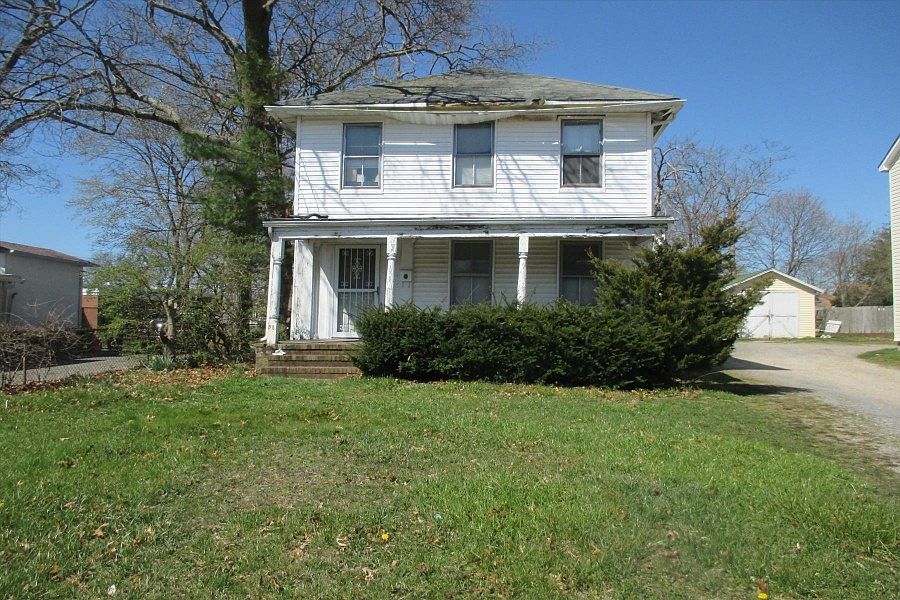1st image of 98 Bay Ave