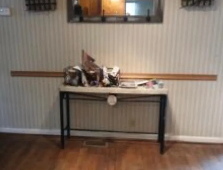 1709 N Rosewood Ave — Photo 2