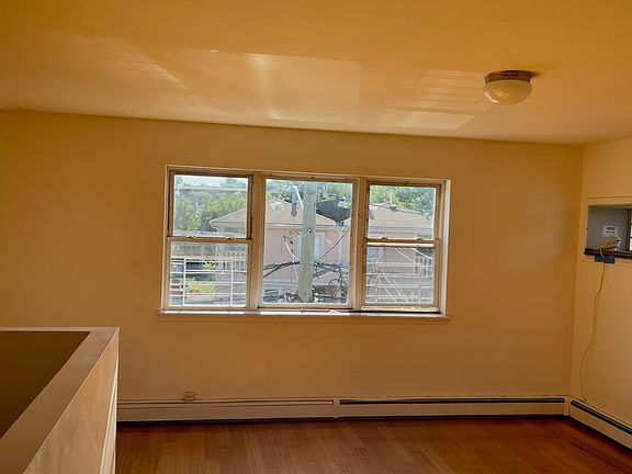 4th image of 2910 Ely Ave