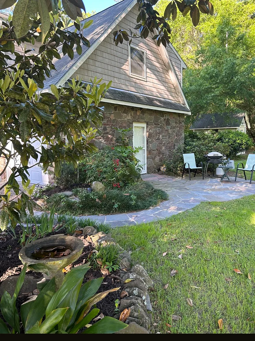 2 bed, 1.5 bath, 1300 sqft, $1,800 — Photo 2