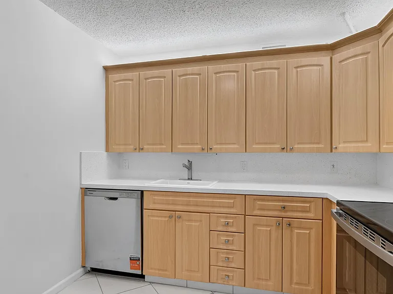 3057 Yarmouth Dr #C — Photo 6