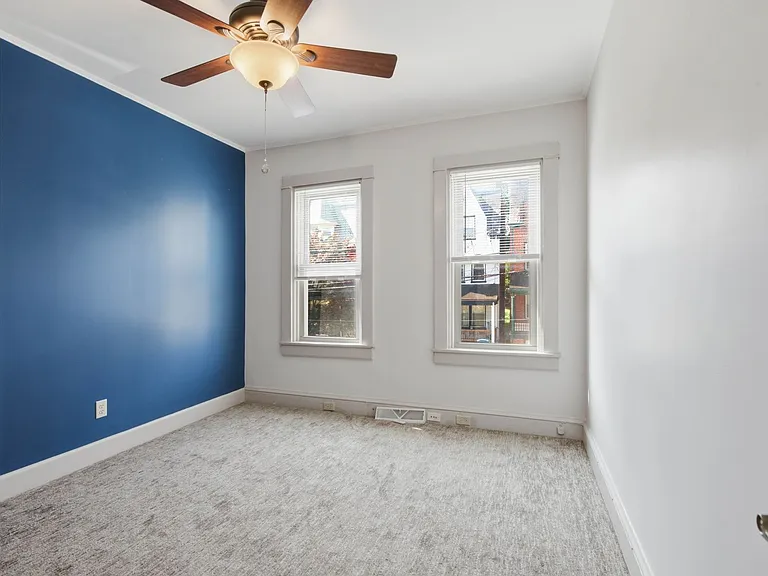 339 E Chestnut St — Photo 19