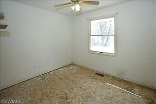 5th image of 6040 E H Ave