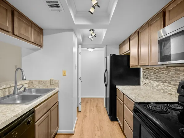 202 Teakwood Dr APT B, Victoria, TX 77901
