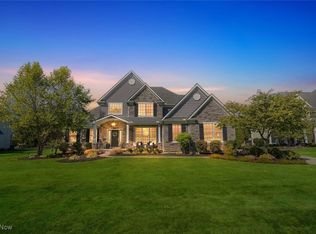 32982 Saint James Trl, Avon, OH 44011