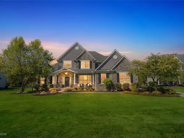 32982 Saint James Trl, Avon, OH 44011