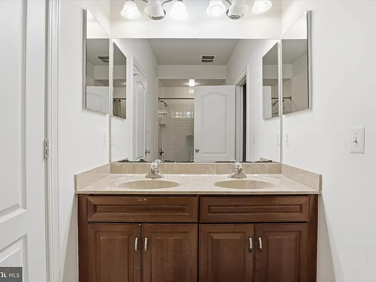 23059 Bronstein Ln — Photo 43