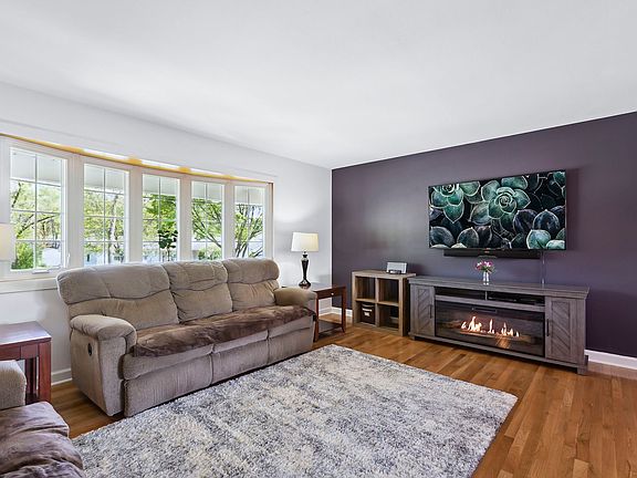 4th image of 843 E Pratt Dr