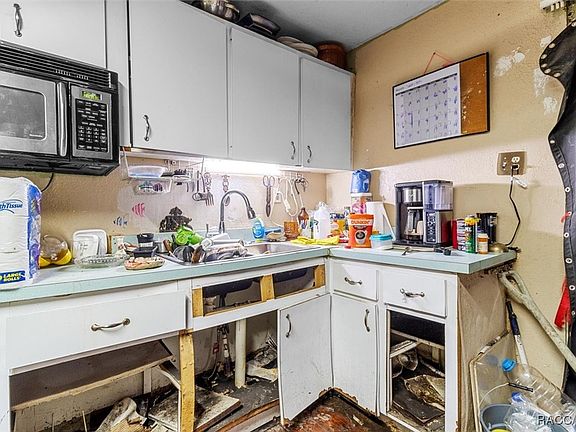 5th image of 10758 W Woodland Pl