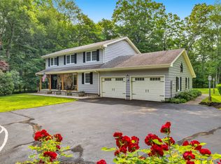 2 Naomi Ln, East Lyme, CT 06333