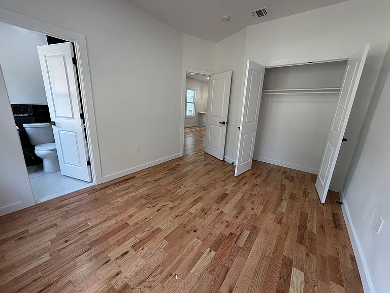181 Woodside Ave #2F — Photo 6