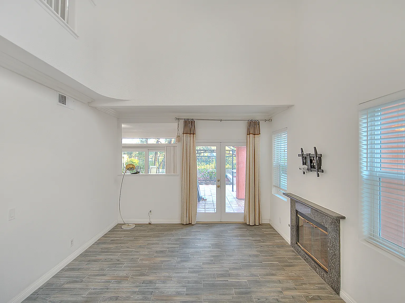 3047 Crape Myrtle Cir — Photo 4