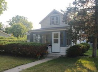 130 Ormsby St, Pewaukee, WI 53072